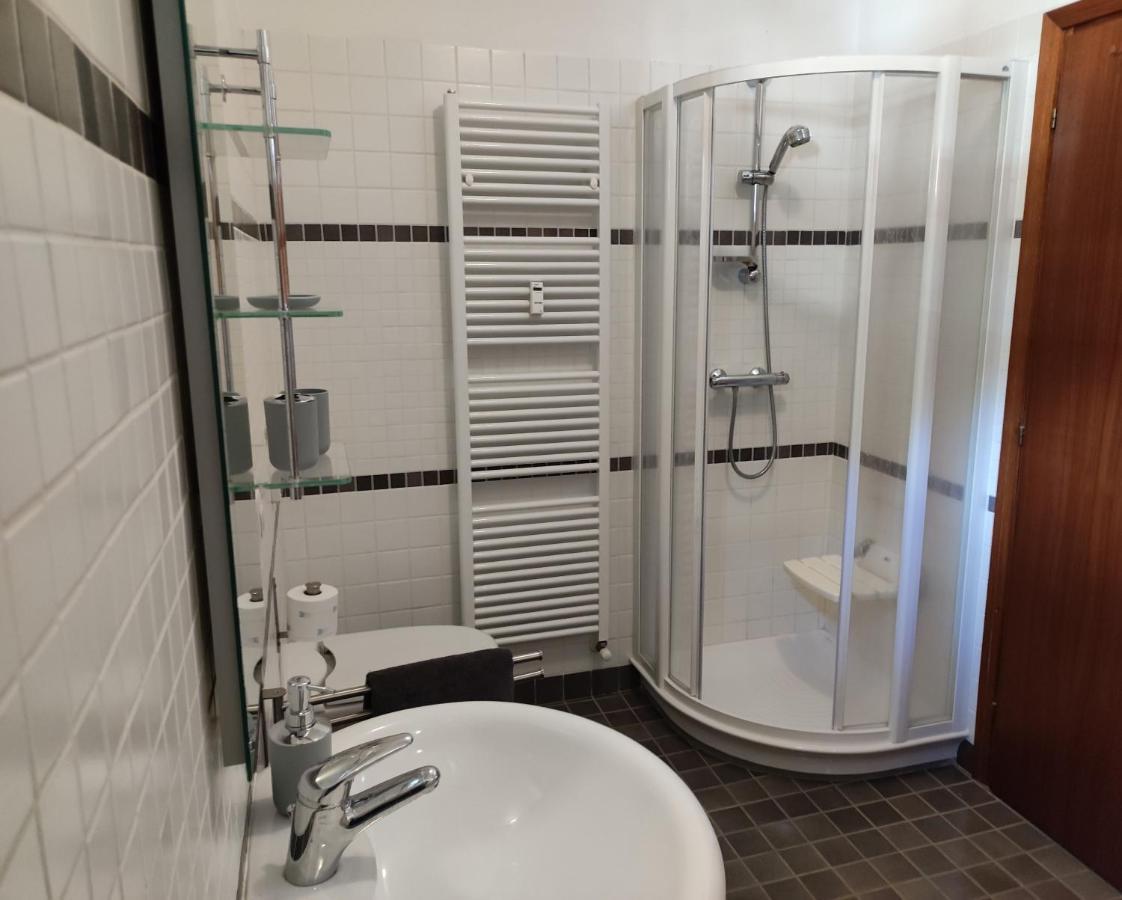 Qu4Ttro Apartment Riva del Garda Luaran gambar
